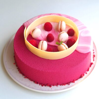 Hindbærblondie med chokolade og karamel